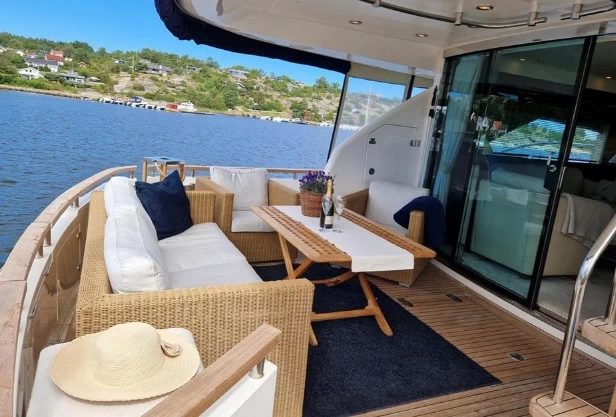 菲尔兰(Fairline)Squadron68二手飞桥游艇价格88万欧元