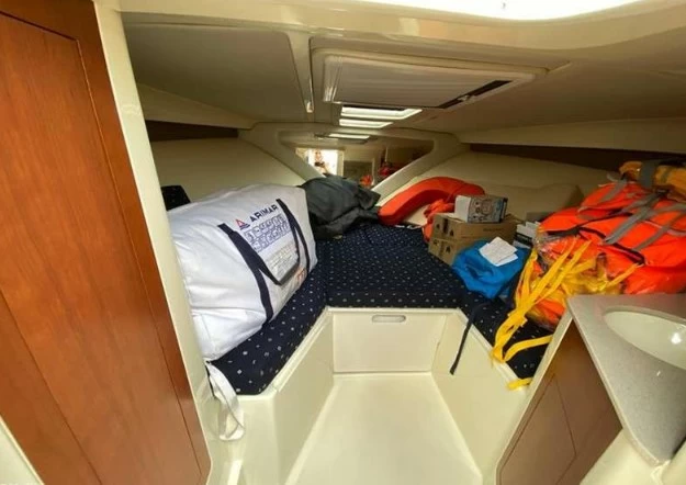 克里斯(Chris Craft)Corsair30二手快艇卧室