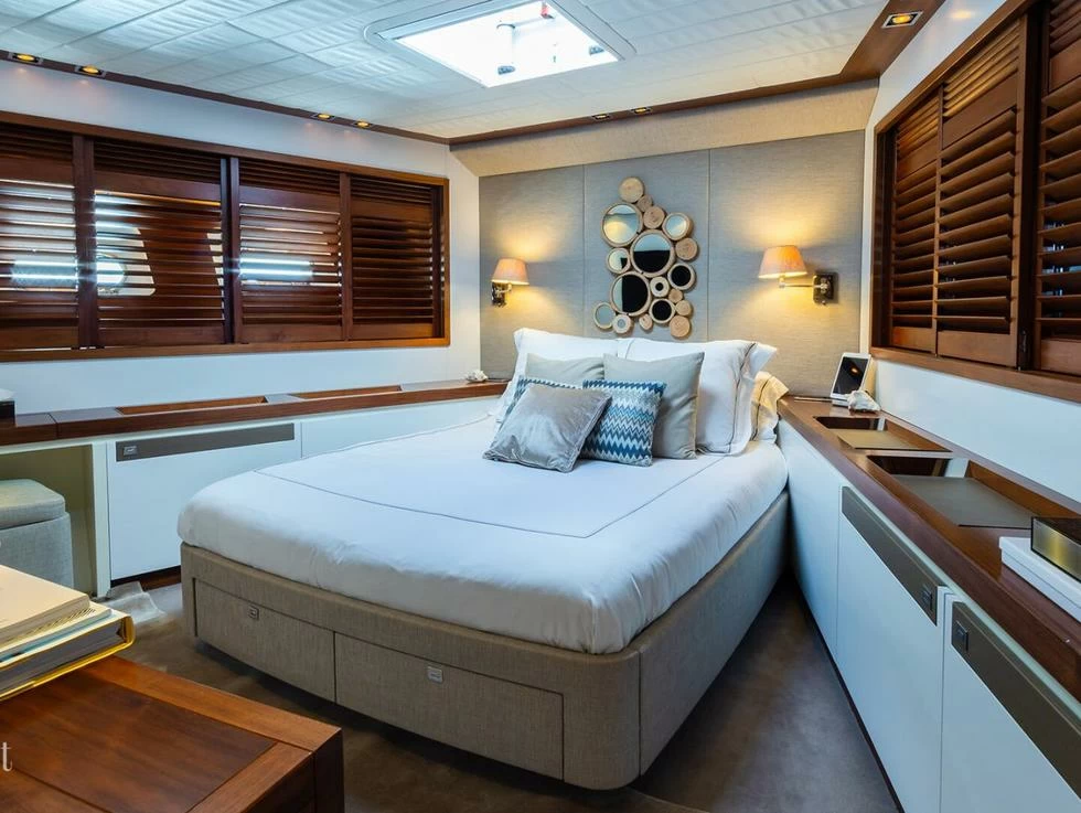 慕恩（Moonen）97豪华飞桥游艇主卧
