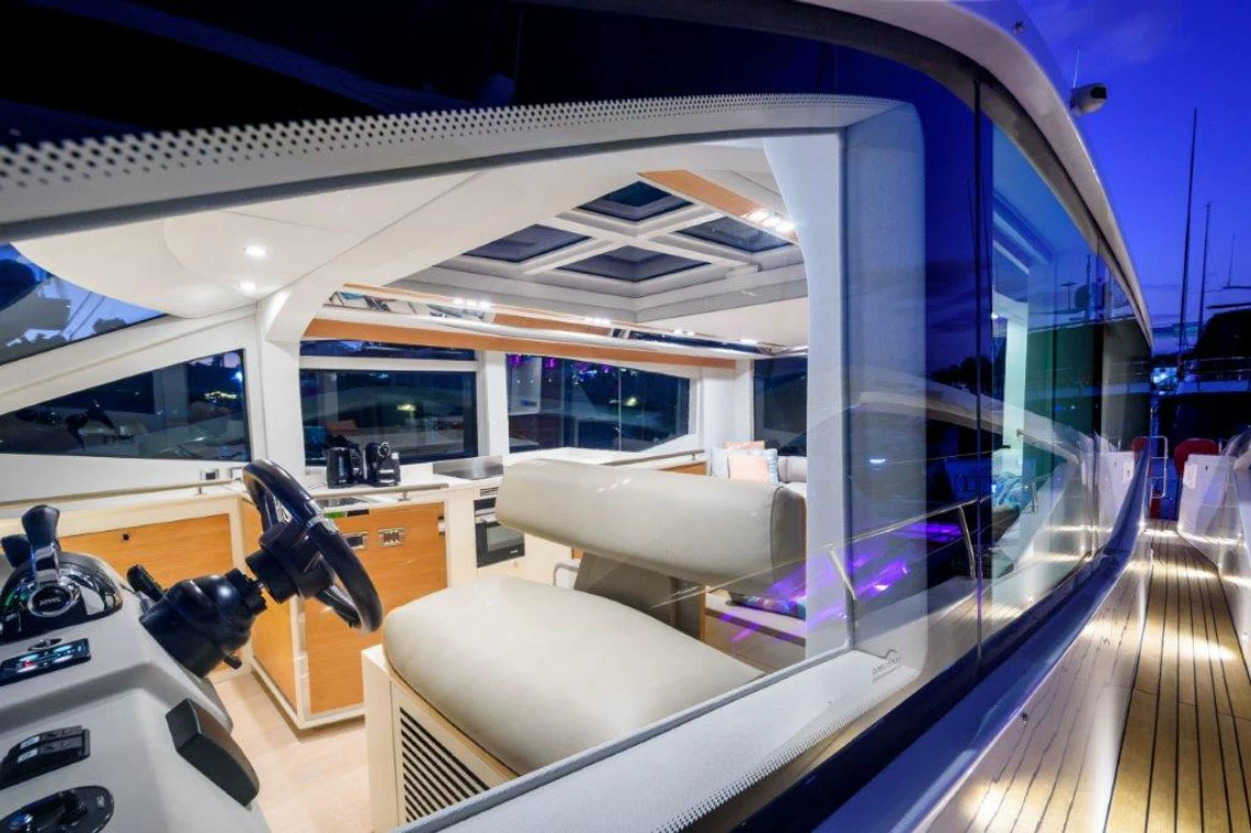 19米露玛瑞(Numarine)62Hardtop运动游艇价格为1400万元左右