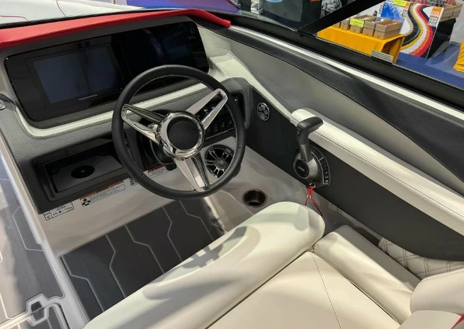 7米瑞格(Regal)LS4Surf二手快艇价格为143万元