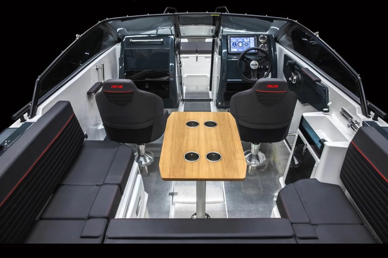 7米猎鹰(Falcon)BR8运动快艇座位区