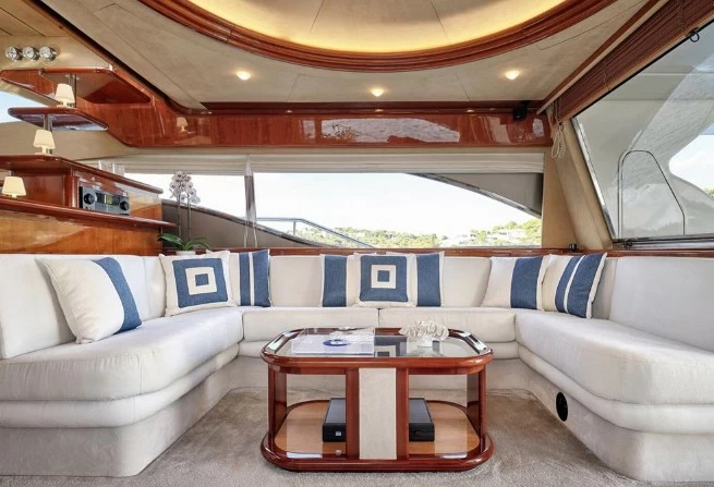 21米法拉帝(Ferretti)680二手游艇沙龙区