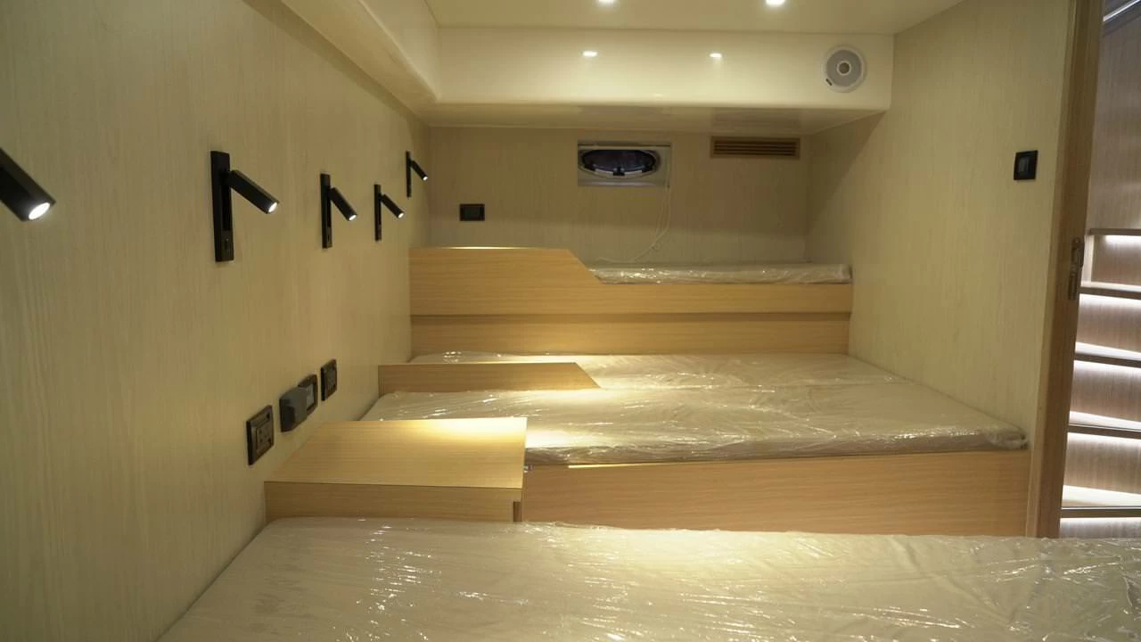 金运（GoldLuck）JY700D豪华飞桥游艇卧室