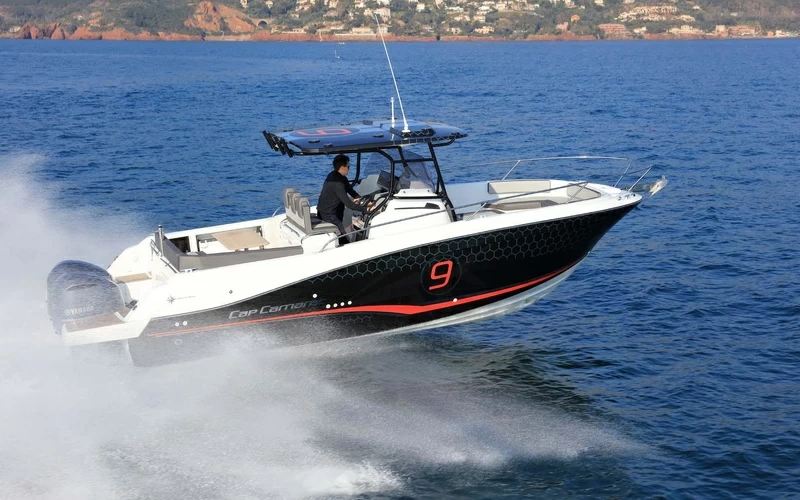 亚诺（Jeanneau）CapCamarat9.0CC运动快艇价格150万元