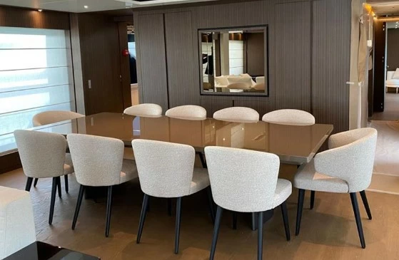 定制法拉帝106二手飞桥游艇餐厅