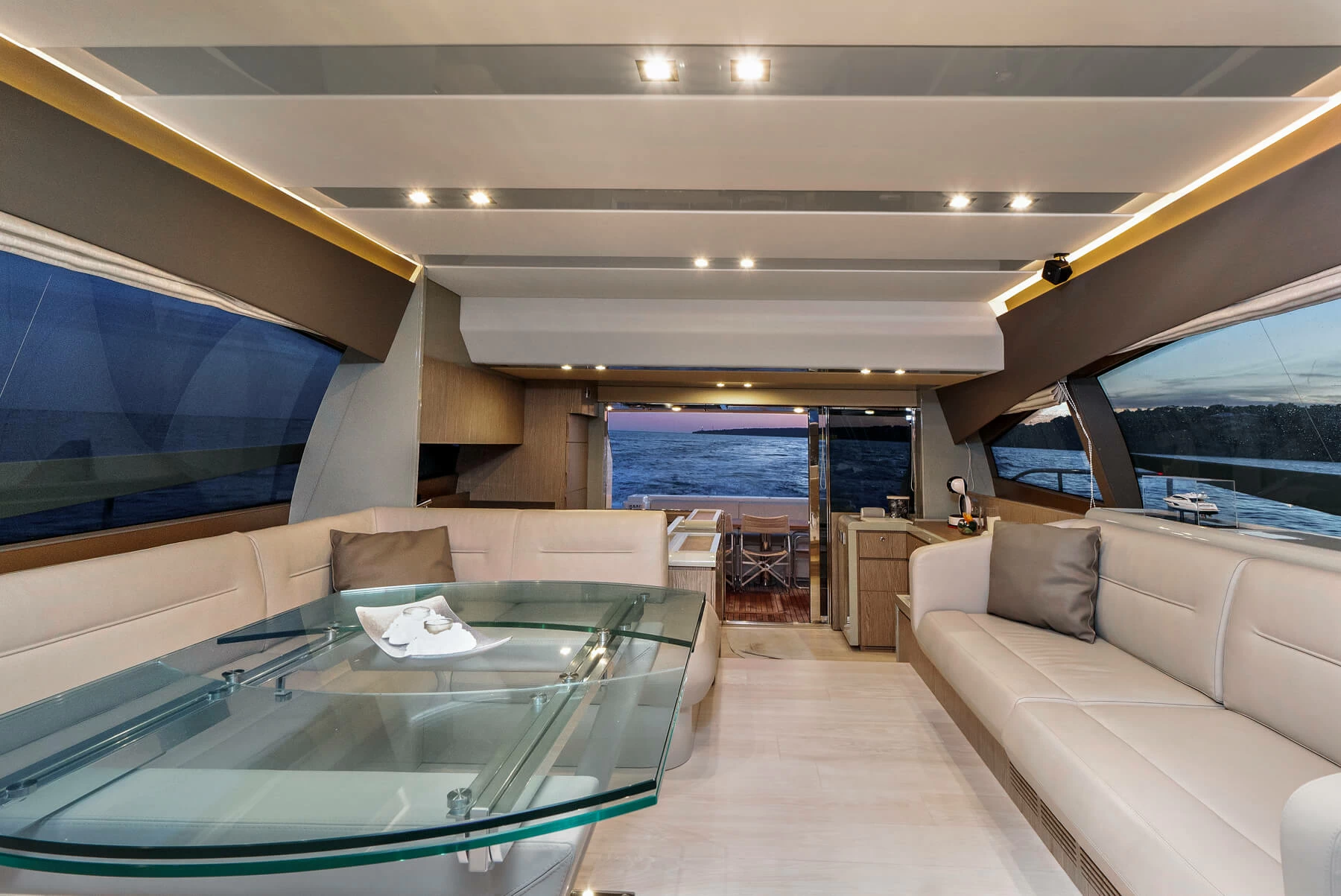 法拉帝(Ferretti)650飞桥游艇沙龙