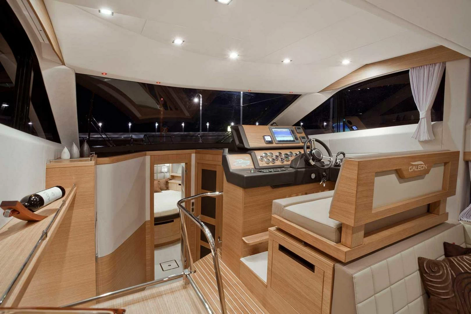 卡帝尔(Galeon)420中型游艇中控