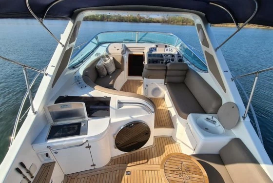 西莱(Sealine)S42二手运动游艇加班布局