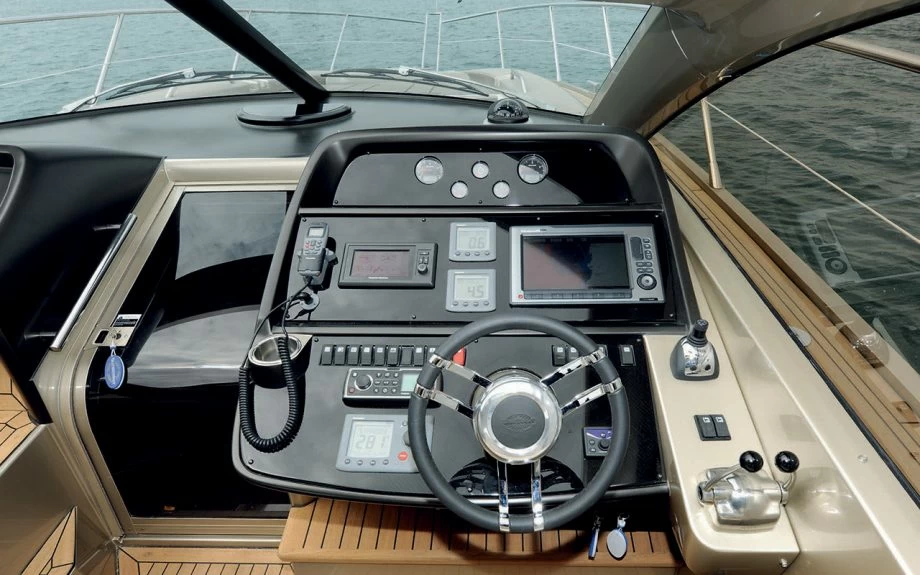 圣汐克(Sunseeker)Portofino48私人运动游艇中控
