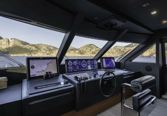 定制法拉帝(CustomLine)Navetta33二手豪华游艇中控