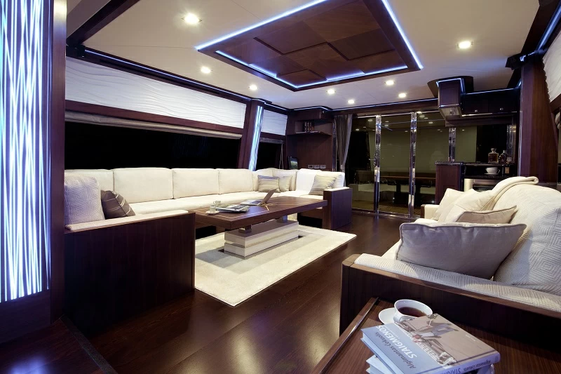 卡帝尔(Galeon)780Crystal飞桥游艇沙龙