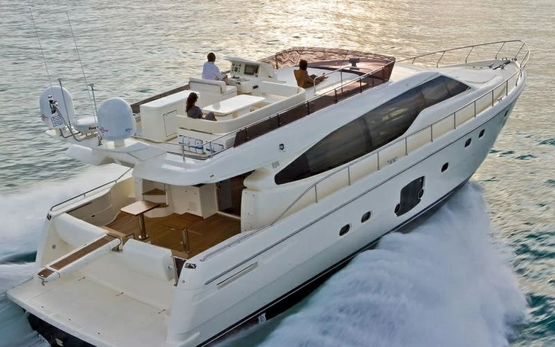 法拉帝(Ferretti)660豪华飞桥游艇