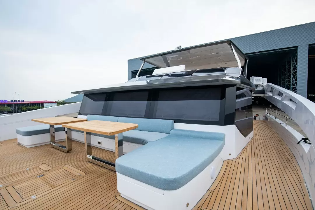 天行者(Oceanwalker)S60 Urban双体豪华游艇前甲板