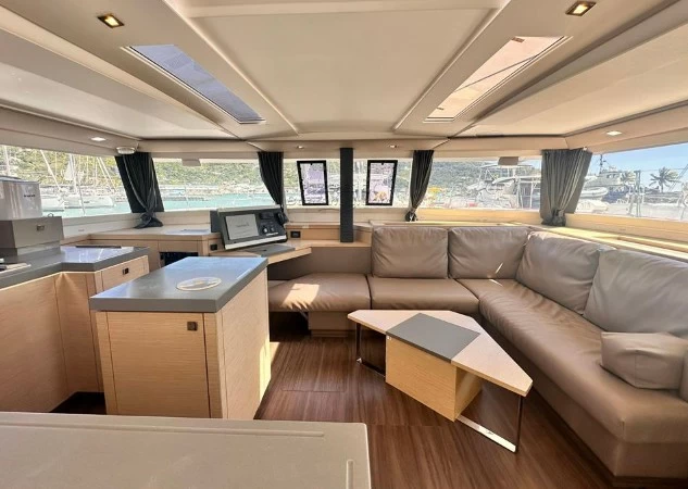 枫丹白露（Fountaine Pajot）Saona47双体帆船沙龙