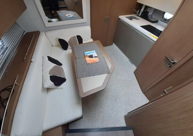 博纳多(Beneteau)GT40二手运动游艇厨房