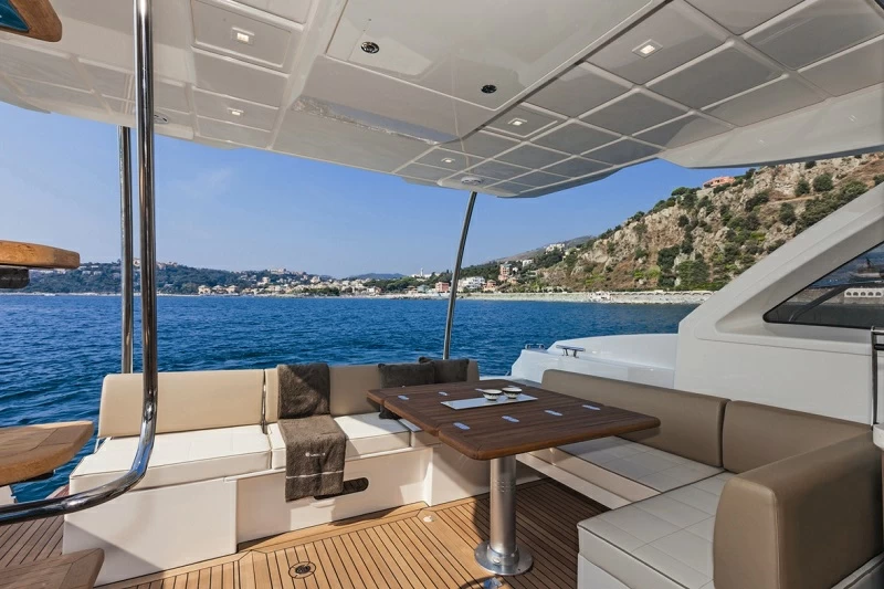 16米雅舶仕(Absolute)55豪华飞桥游艇价格