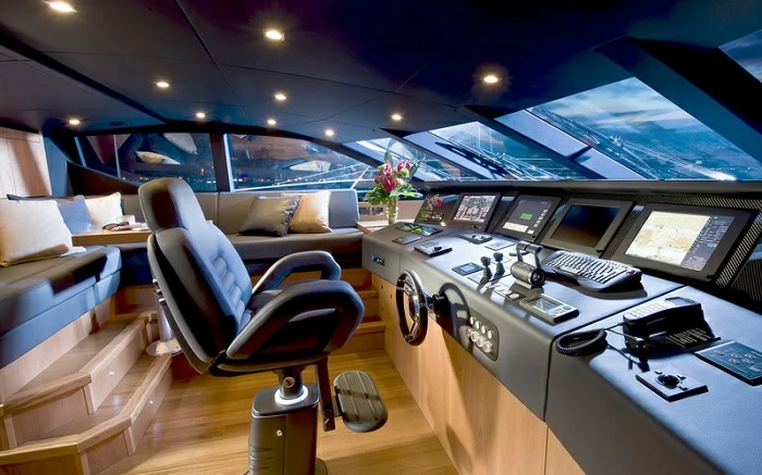 圣汐克(Sunseeker)115超级游艇中控