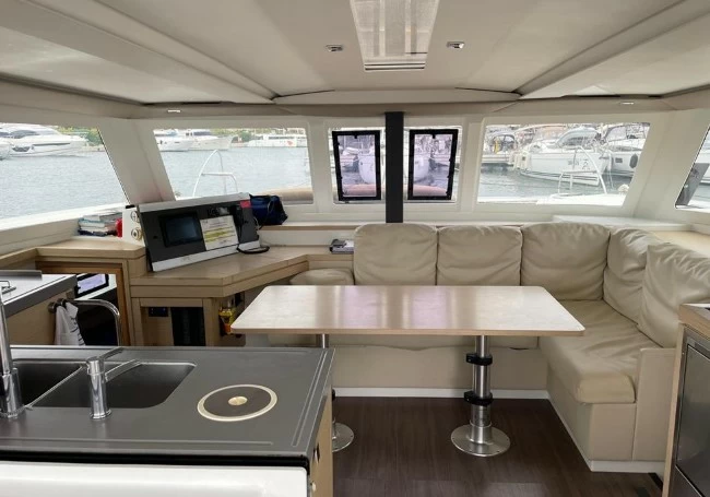 枫丹白露(Fountaine Pajot)Lucia40二手双体帆船沙龙
