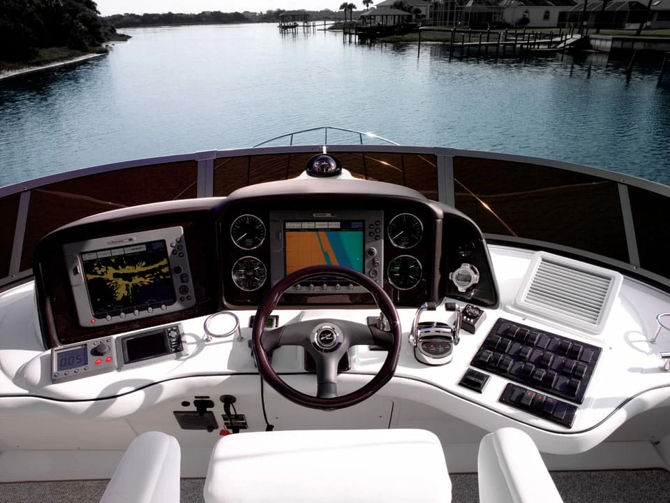 希瑞(SeaRay)450SedanBridge飞桥游艇中控