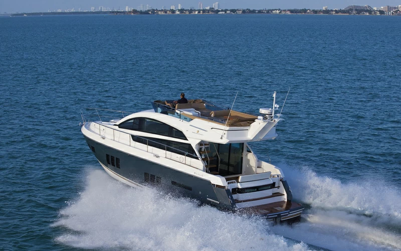 15米菲尔兰（Fairline）Squadron50飞桥游艇价格1000万元