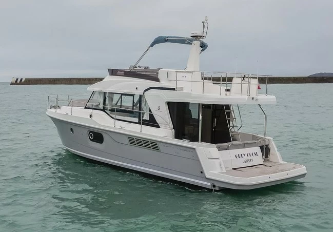 13米博纳多(Beneteau)思乐41飞桥游艇二手价格43万英镑