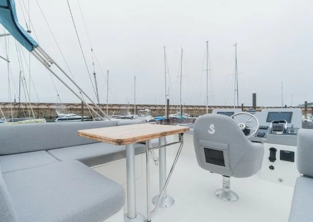 13米博纳多(Beneteau)思乐41飞桥游艇二手价格