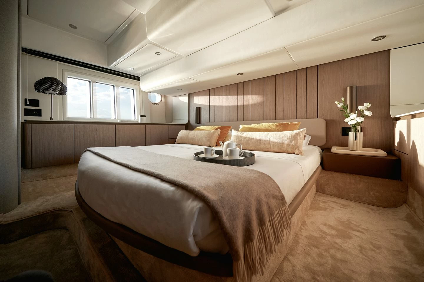 阿兹慕(Azimut)50飞桥游艇卧室