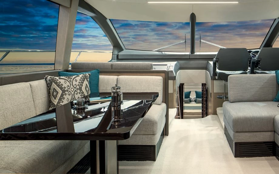 圣汐克(Sunseeker)Manhattan66飞桥游艇沙龙