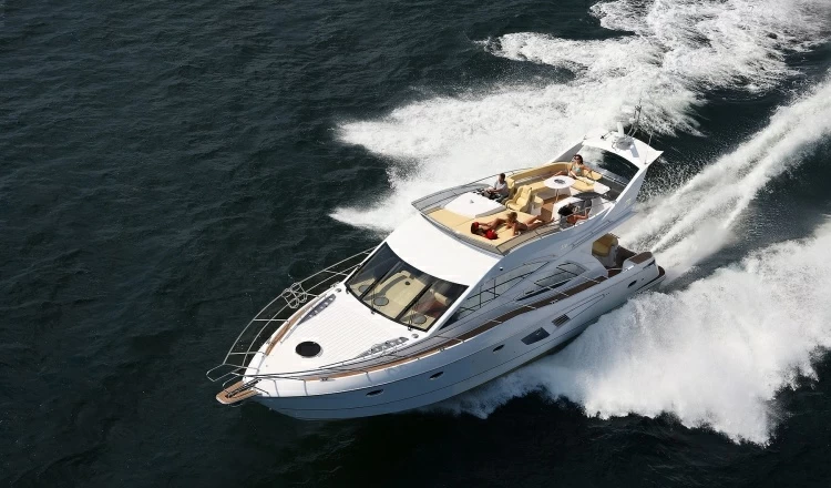 卡帝尔（Galeon）530飞桥游艇