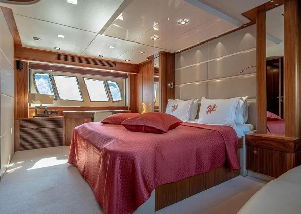 圣汐克（Sunseeker）Predator80二手游艇卧室