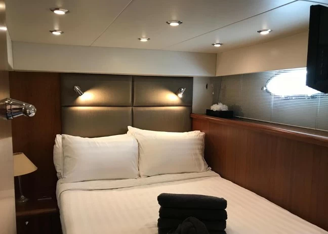 圣汐克(Sunseeker)Portofino53游艇卧室