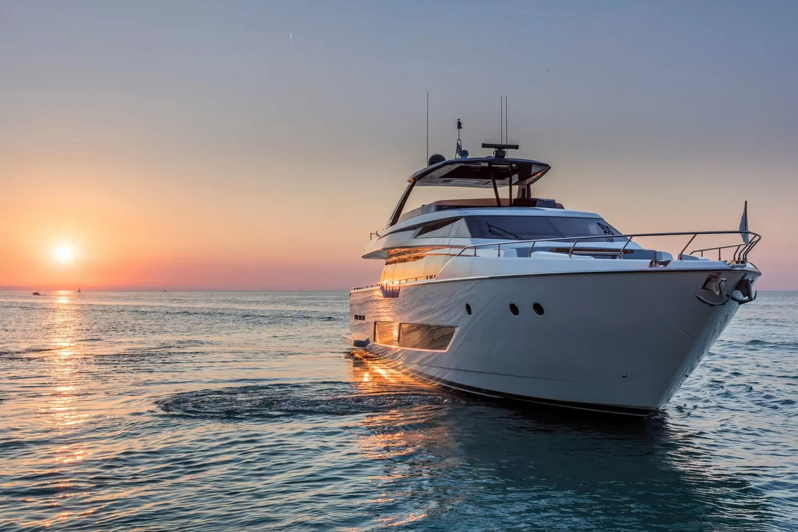 法拉帝(Ferretti)850豪华飞桥游艇
