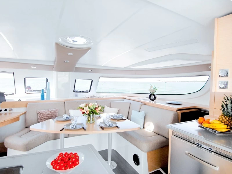 12米枫丹白露(Fountaine Pajot)Lipari41双体帆船沙龙区
