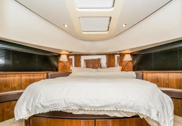 菲尔兰（Fairline）Squadron78二手豪华游艇卧室