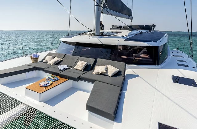 枫丹白露(Fountaine Pajot)Aura51双体帆船前甲板