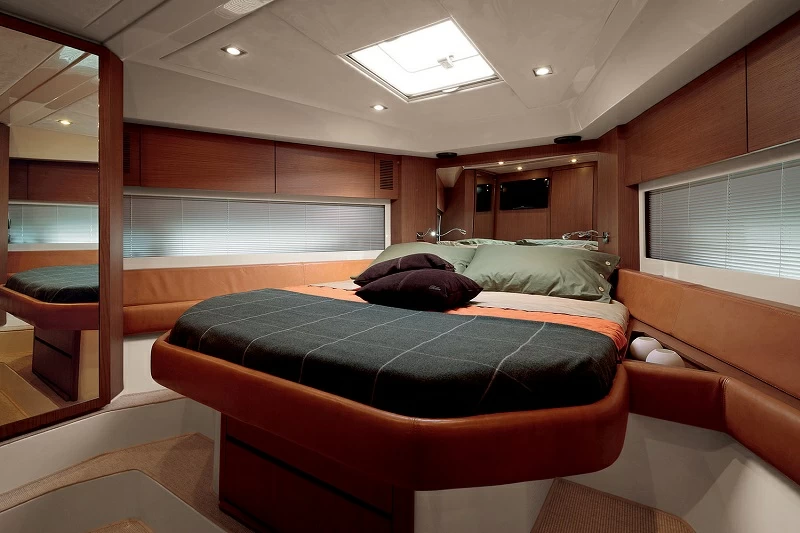 阿兹慕（Azimut）Atlantis58运动游艇卧室
