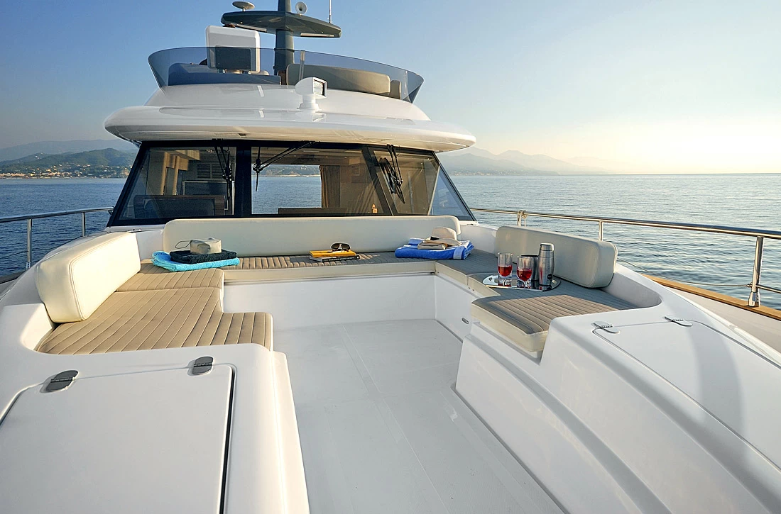 17米阿兹慕(Azimut)Magellano53飞桥游艇价格