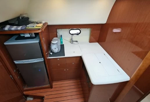 沛海驰(Prestige)38S二手运动游艇厨房