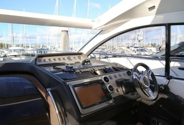菲尔兰(Fairline)Targa47GT二手游艇中控