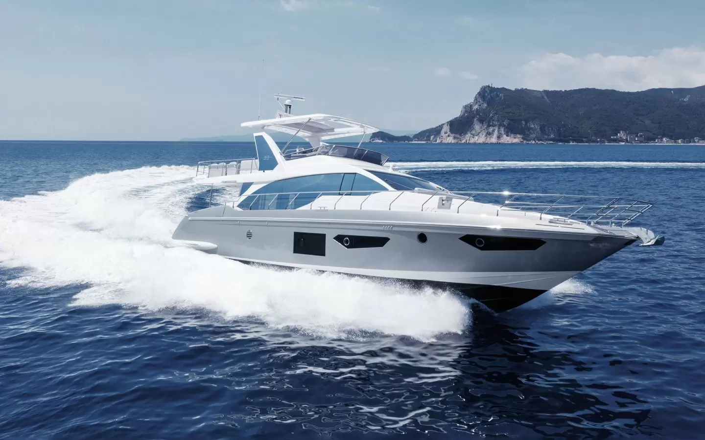阿兹慕(Azimut)66豪华飞桥游艇
