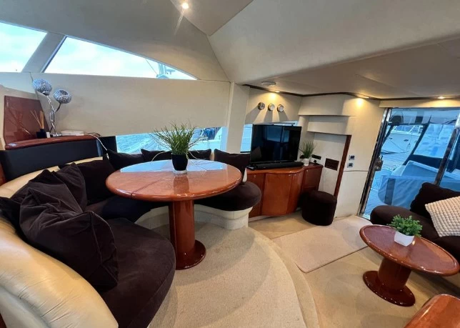 菲尔兰（Fairline）Squadron52二手飞桥游艇沙发
