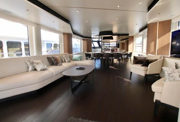 阿兹慕(Azimut)Magellano25二手游艇沙龙