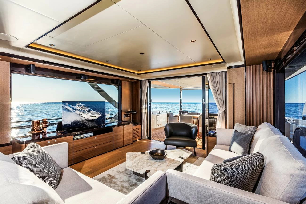 雅舶仕(Absolute)Navetta73豪华飞桥游艇沙龙