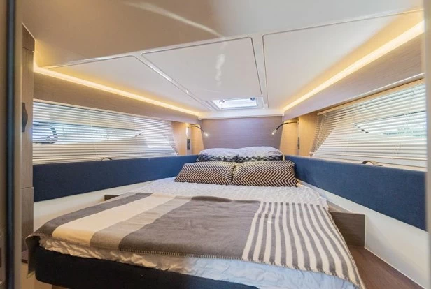 博纳多(Beneteau)GT36二手运动游艇卧室