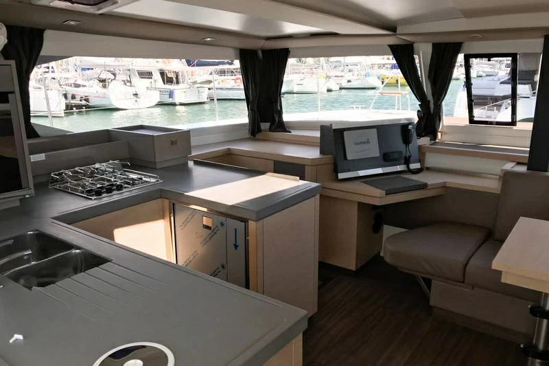 枫丹白露(Fountaine Pajot)Astrea42双体帆船厨房