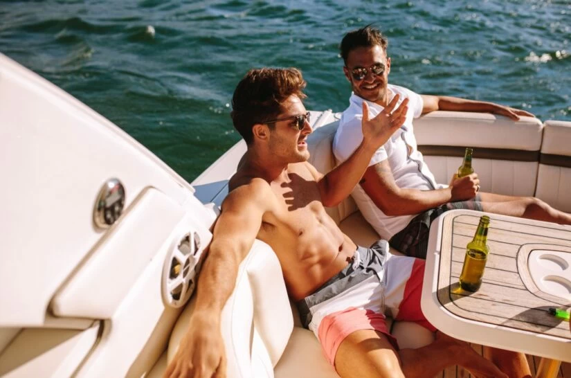 在游艇上我们可以穿什么?