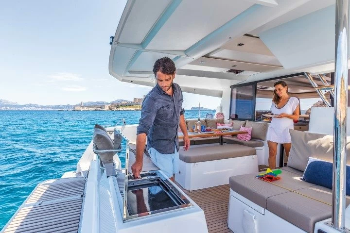枫丹白露(Fountaine Pajot)Astrea42双体帆船