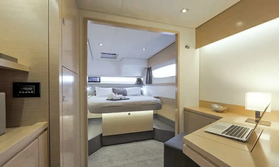 枫丹白露(Fountaine Pajot)Saba50双体帆船卧室