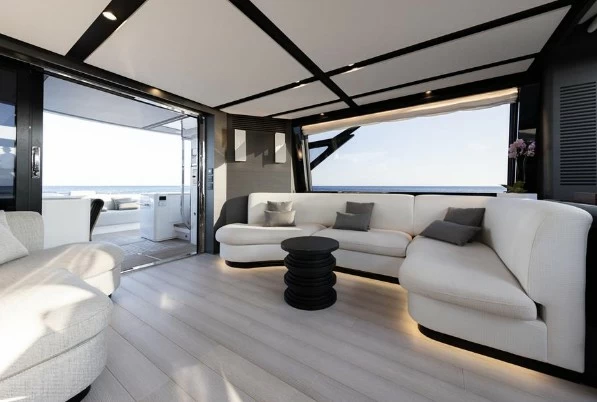 阿兹慕(Azimut)S8二手豪华运动游艇沙龙